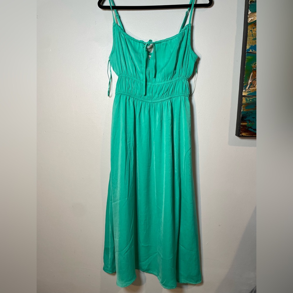 ON 34th green dress size medium nwt 

Bx